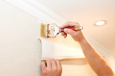 Pose de papier peint à Regniowez — revêtements muraux et toiles de verre